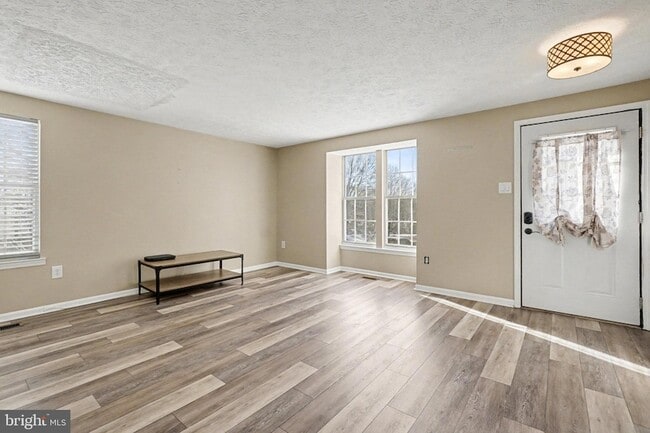 Building Photo - 1713 Chesterfield Square