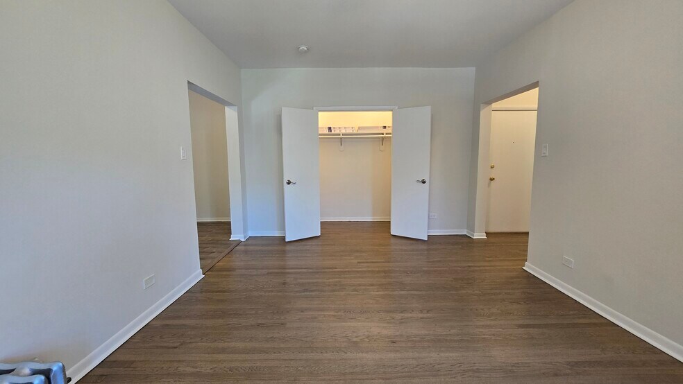 Building Photo - 7722 N Marshfield Ave