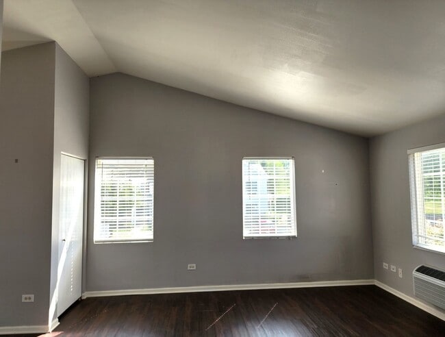 Building Photo - 2023 Silverstone Dr