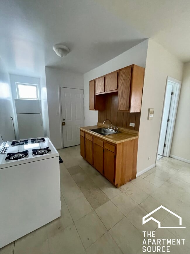 Building Photo - 5011 W Cermak Rd