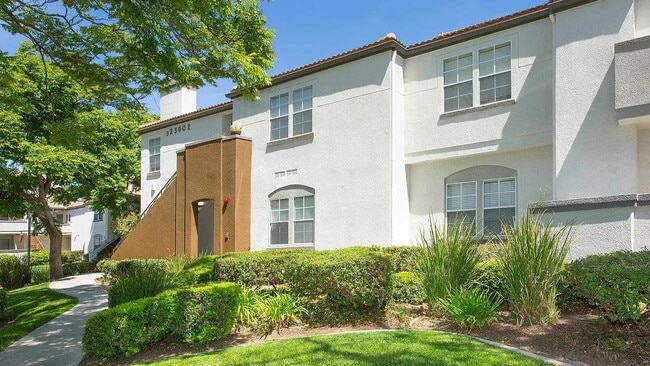 Building Photo - 23516 Magic Mountain Pkwy