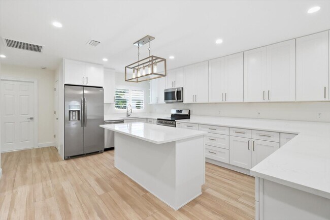 Building Photo - 11625 W Riverhaven Dr