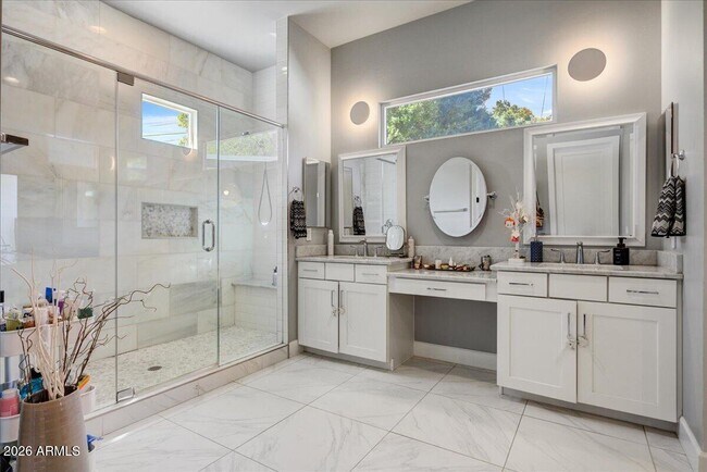 Building Photo - 4528 North 39th Pl