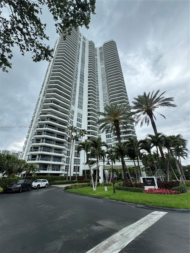Building Photo - 3500 Mystic Pointe Dr