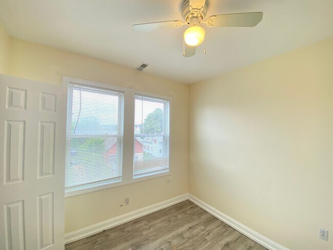 Building Photo - 289 Merrimack St