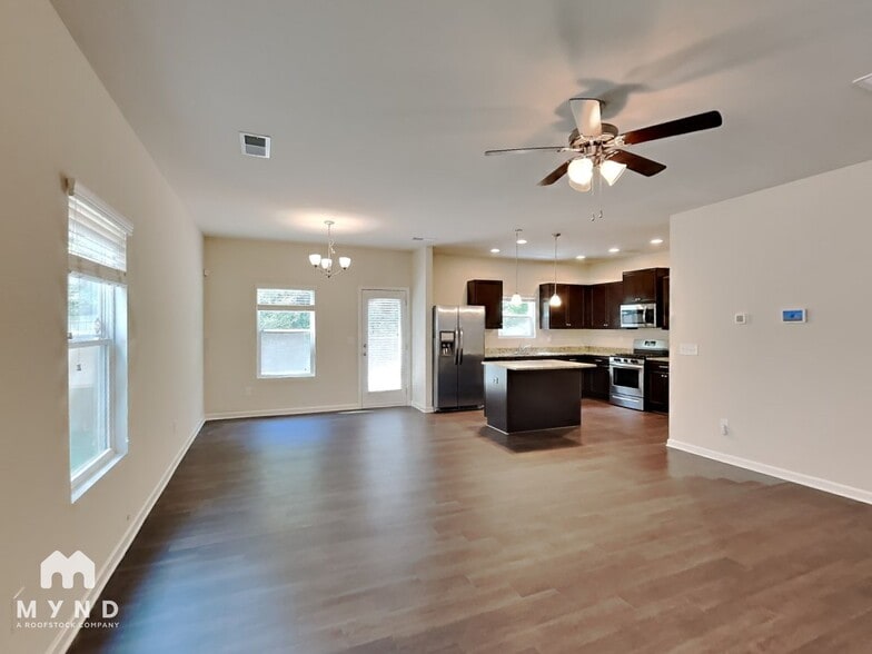 Building Photo - 5057 Rapahoe Trail