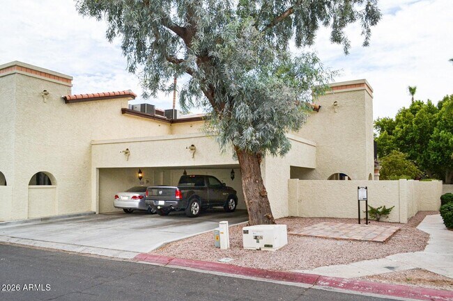 Building Photo - 5023 E Siesta Dr