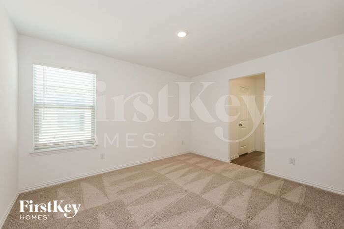 Building Photo - 2548 Northcote Dr