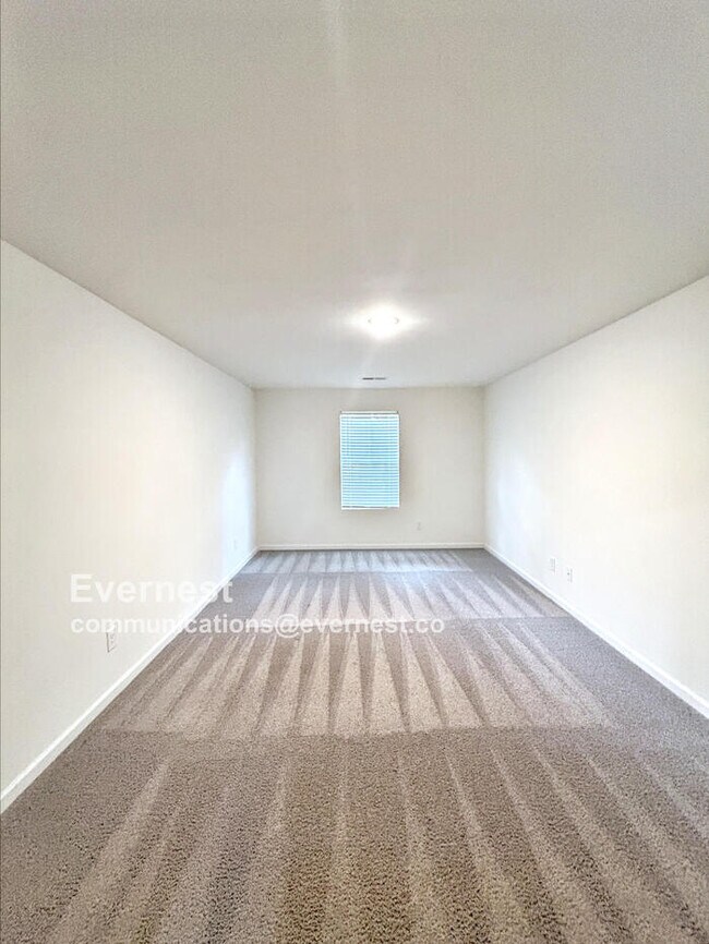 Building Photo - Bright 3-Bedroom Home with Modern Comforts...