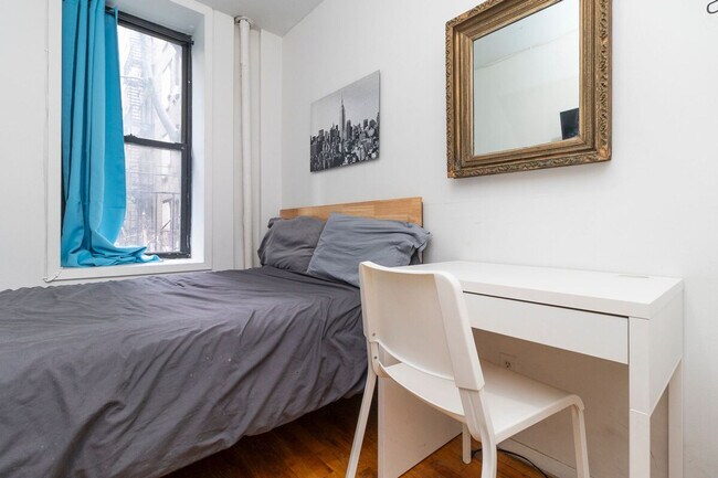 Building Photo - 316 E 96th St