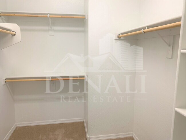 Building Photo - 334 N 79th Pl