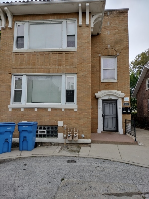 Building Photo - 2525 E 72nd Pl