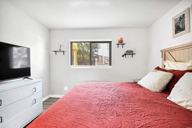 Building Photo - 5054 Los Morros Way