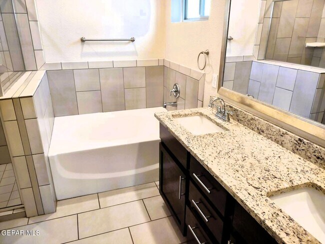 Building Photo - 14725 Tierra Fortaleza Ave