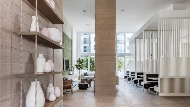 Building Photo - 1919 SE 10th Ave