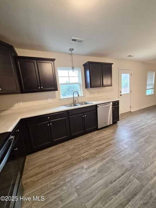 Building Photo - 616 Riggs Rd