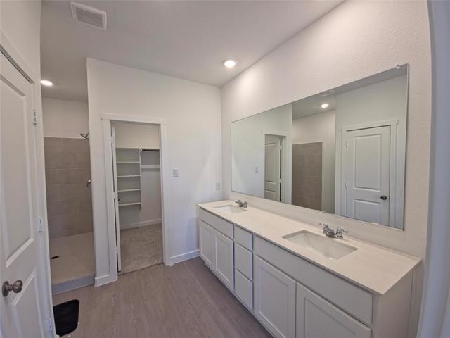 Building Photo - 925 Raintree Rd