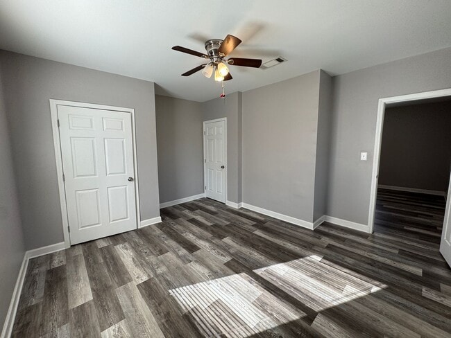 Building Photo - Available to Show