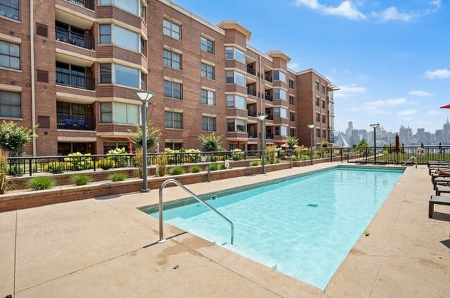 Building Photo - JJperi