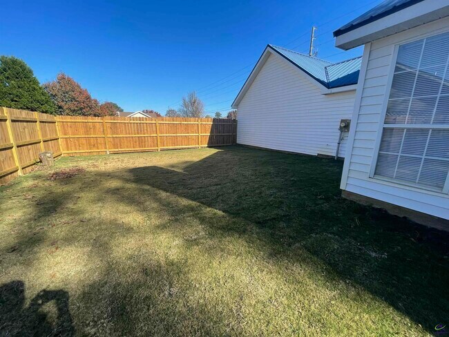 Building Photo - 101 Shamrock Ct