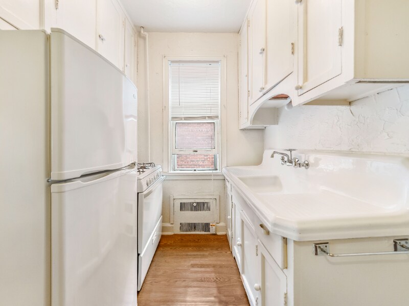 Building Photo - 5556 Covode St