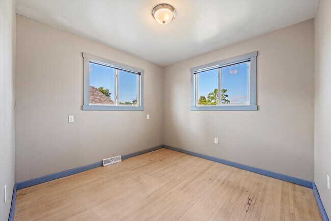 Building Photo - Updated 2 Bedroom Home in North Park Hill | Fresh Paint & Prime Denver Location