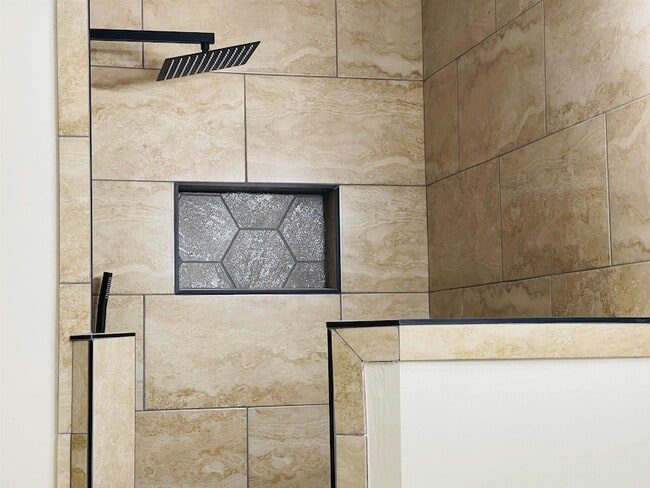 Building Photo - 2256 Lake Springs Ln