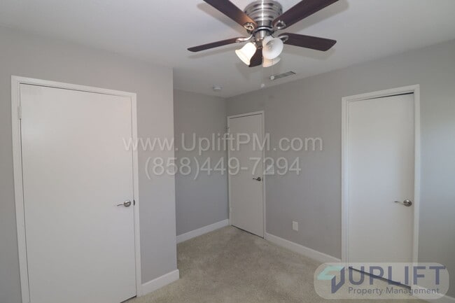 Building Photo - 2 bed 2 bath Remodeled Duplex