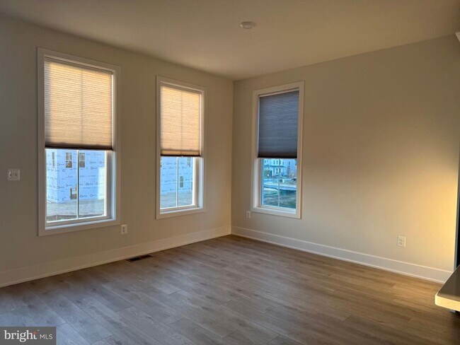 Building Photo - 120 Galaxy Pl