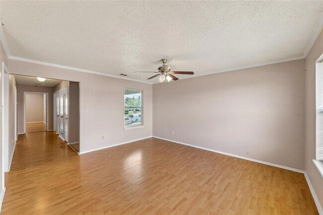 Building Photo - 5545 Brookview Ct
