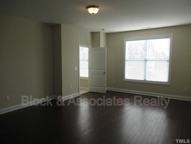 Building Photo - 1148 Holland Bend Dr
