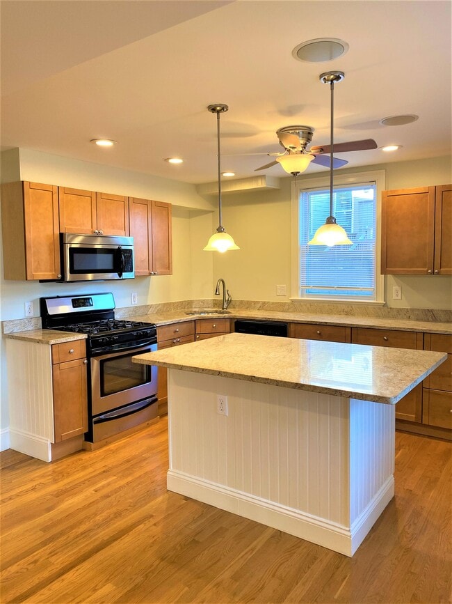 Building Photo - 114 Chestnut Ave