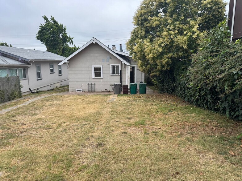 Building Photo - 4056 Santa Rita St