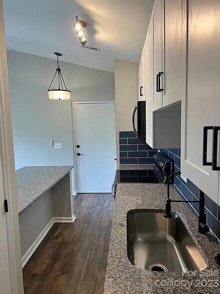 Building Photo - Room in Condo on Meadow Rose Ln