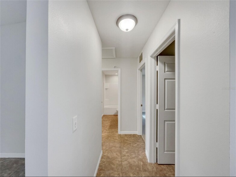 Building Photo - 1304 E Carolina Ave