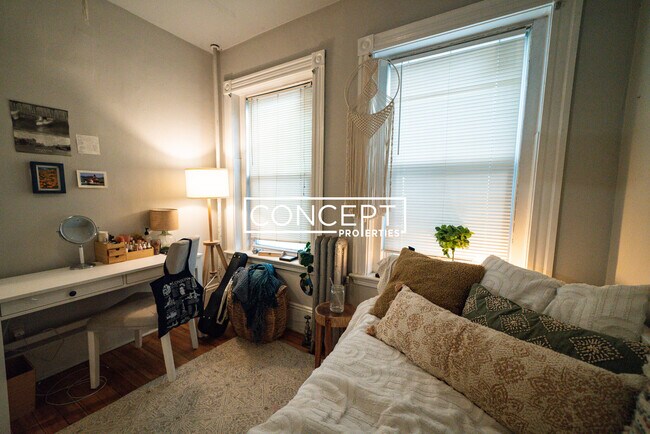 Building Photo - 98 Calumet St