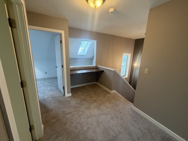 Building Photo - 30 Hawk Valley Ln