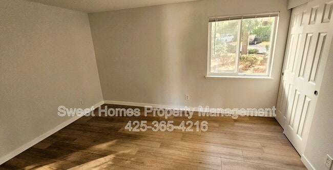 Building Photo - 12107 NE Bel Red Rd