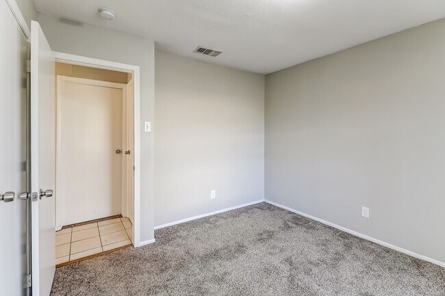 Building Photo - 104 Melody Cir