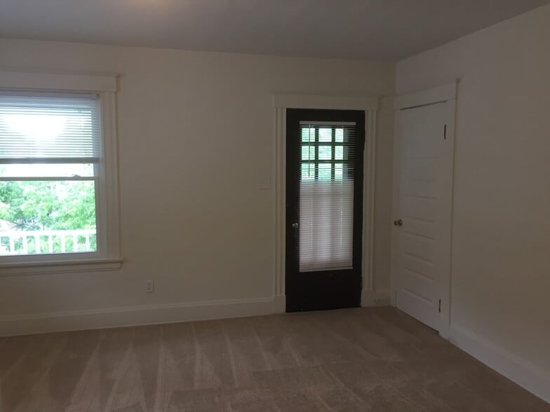 bedroom with walk out to balcony - 3323 Emerson Ave