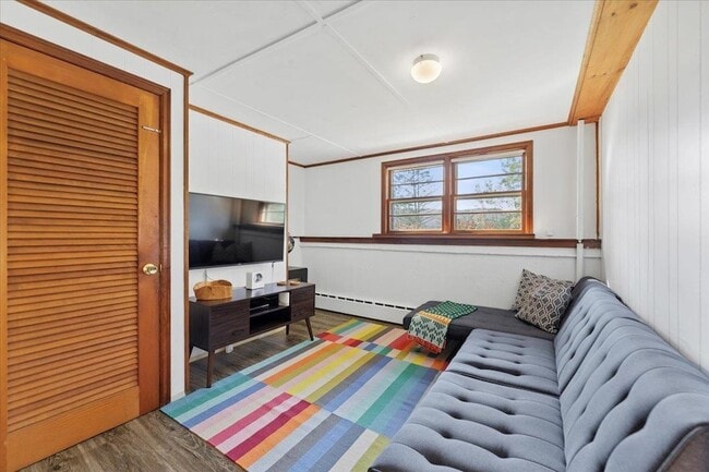 Building Photo - 275 Hillvale Rd