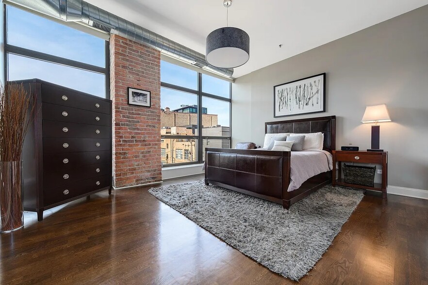 Master Bedroom - 23 N Green St