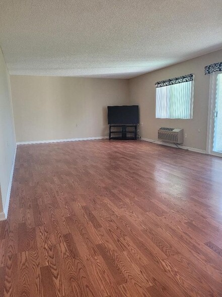 Building Photo - 5515 Paseo Del Lago W