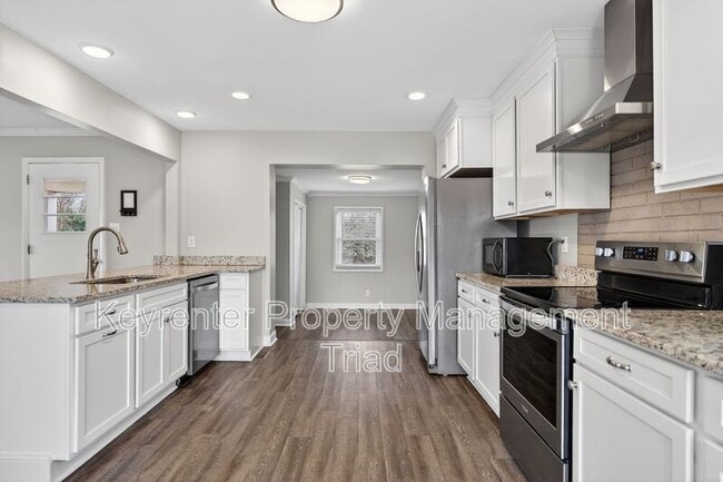 Building Photo - 8022 Linville Rd