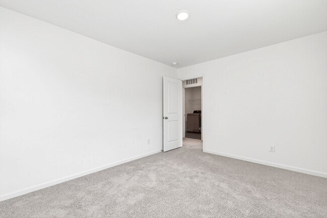 Building Photo - Charming 3BR End-Unit Townhome in Wake Forest!