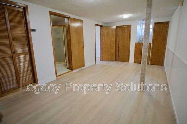 Building Photo - 609 N 13th St