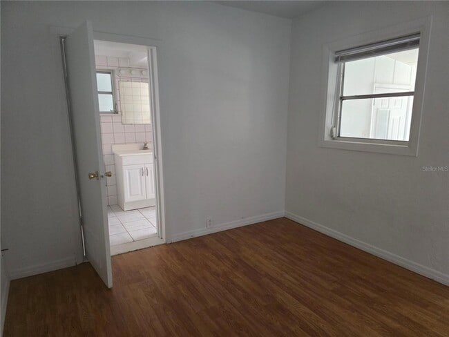 Building Photo - 926 46th St