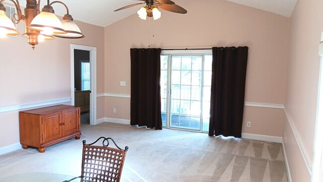 Building Photo - LOVELY 2 BEDROOM, 2 BATHROOM FURNISHED CON...