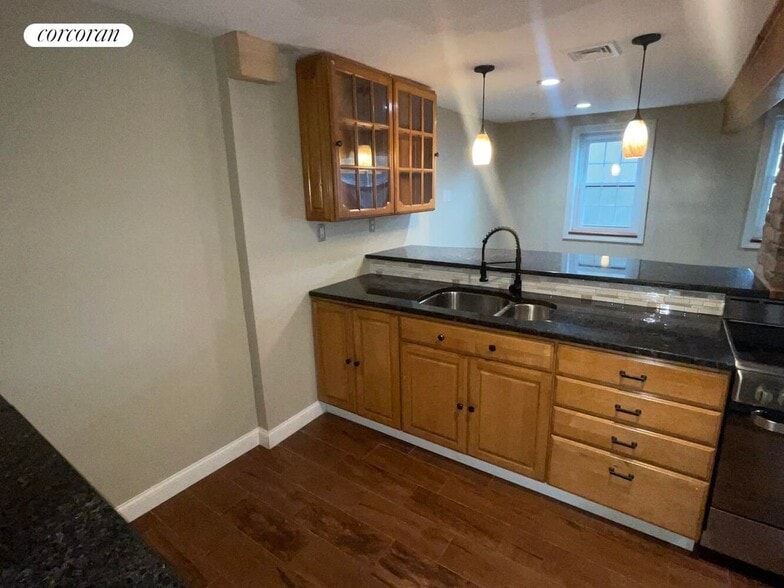 Building Photo - 332 Locust St