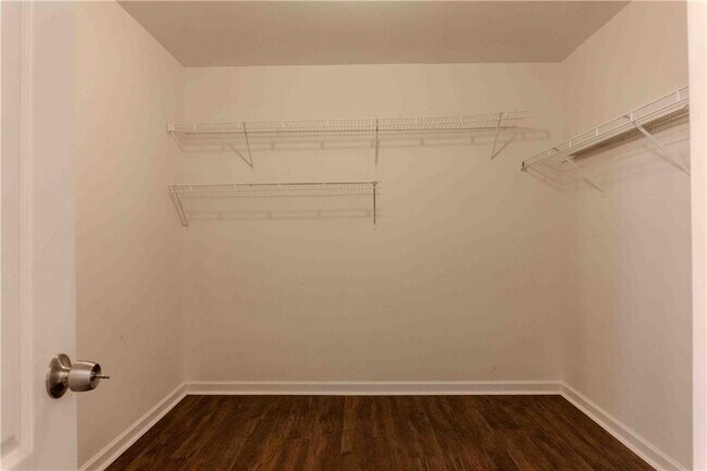 Building Photo - 11037 Southwood Dr